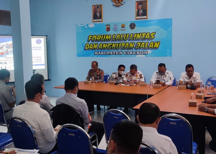 Foto Dokumen - Jajaran forum lalulintas dibawah komando Dinas Perhubungan saat menggelar rapat rutin.