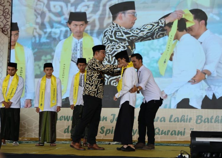 Biro Kesra Setda Pemprov Jabar  mencetak enam ribu masyarakat penghafal Al- Qur'an melalui program Satu Desa Satu Hafidz (Sadesha) yang digagas Gubernur Jawa Barat, Ridwan Kamil. (Foto- Humas Biro Kesra Pemprov Jabar)