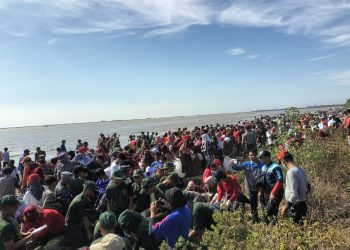 Digagas Pandawara Grup, Ribuan Warga Bersihkan Sampah di Pantai Kesenden