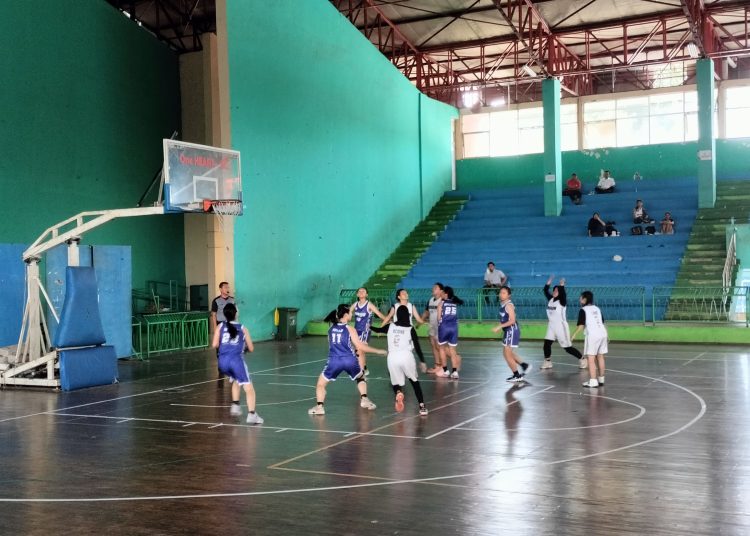 Pertandingan basket SMAN 6 dengan BPK Penabur pada ajang Popkota Cirebon 2023, di GOR Bima Kota Cirebon, Rabu (30/8/2023).*/Ryan Haryanto