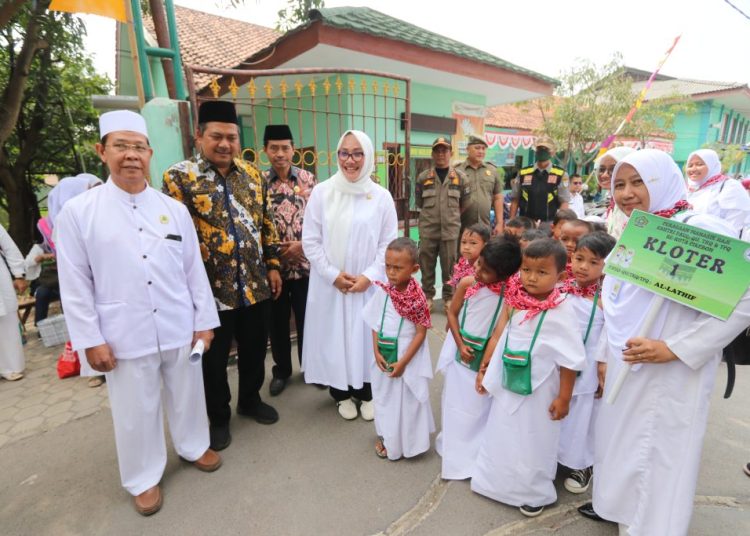 Wakil Wali Kota Cirebon, Hj. Eti Herawati menghadiri peragaan manasik haji anak-anak santri PAUDQU, TKQ dan TPQ Se-Kota Cirebon di MAN 1 Kota Cirebon, Rabu (23/8/2023).*/dok-Humas Pemda Kota Cirebon