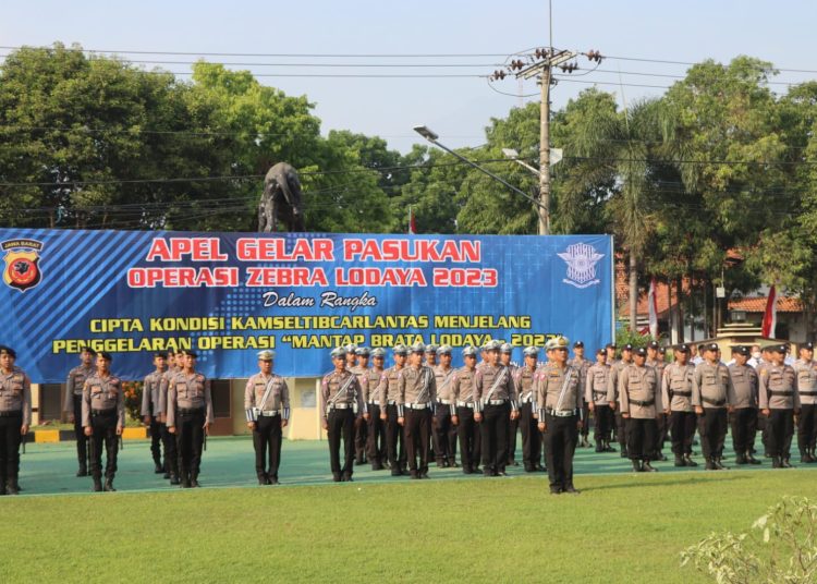 Polresta Cirebon saat menggelar Apel Gelar Pasukan Operasi Zebra Lodaya 2023 di Mapolresta Cirebon, Senin (4/9/2023). (foto-Humas Polresta Cirebon)