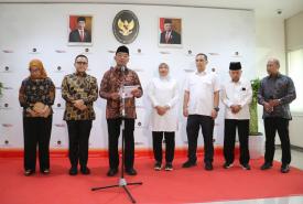 Menteri Koordinator Bidang Pembangunan Manusia dan Kebudayaan (Menko PMK) Muhadjir Effendy mengumumkan hasil Rapat Koordinasi Tingkat Menteri membahas Penetapan Surat Keputusan Bersama (SKB) 3 Menteri Tentang Hari Libur Nasional dan Cuti Bersama tahun 2024, dihadiri oleh Menteri PAN RB Abdullah Azwar Annas, Menteri Tenaga Kerja Ida Fauziyah, Wakil Menteri Agama Saiful Rahmat Dasuki, di Kantor Kemenko PMK, Selasa (12/9/2023).*/kemenkopmk