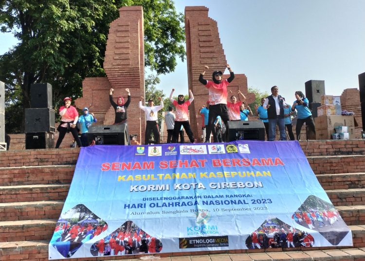 KORMI Kota Cirebon gelar Senam Bersama dalam rangka memperingati Haornas ke-40 Tahun 2023 di alun-alun Sangkala Buana Kesepuhan Cirebon, Minggu (10/9/2023).*/Ryan Haryanto