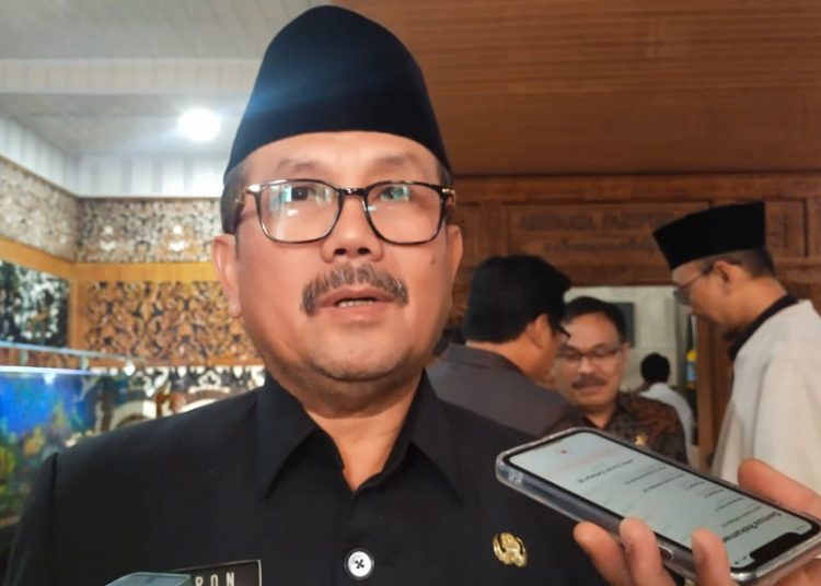 Bupati Cirebon, Imron saat dikonfirmasi soal dugaan dinas teknis yang mempersulit proses perizinan dalam kegiatannya, Jumat (6/10/2023).