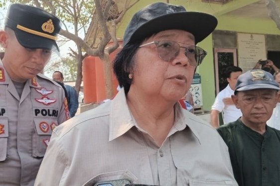 Menteri Lingkungan Hidup dan Kehutanan Republik Indonesia (LHK-RI) Siti Nurbaya Bakar saat berkunjung ke TPA Kopi Luhur Argasunya, Sabtu (30/9/2023).*/Humas Pemkot Cirebon