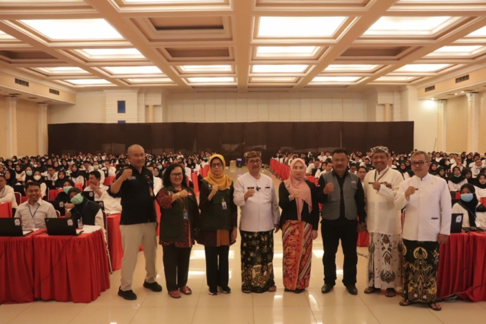 Bupati Cirebon, Imron, saat melakukan monitoring dan pemantauan rekruitmen CASN Formasi tahun  2023 di Ballroom Hotel Apita Cirebon, Kamis (16/11/2023).