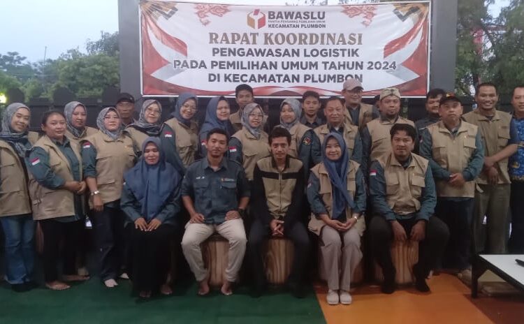 Rakor pengawasan tahapan Pemilu 2024 di Kecamatan Plumbon, Selasa (19/12/2023).*