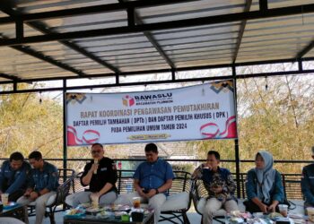 Panwascam Kecamatan Plumbon Torehkan Prestasi Selama Satu Tahun Bekerja