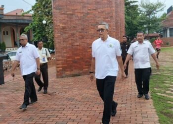 Pj Wali Kota Cirebon Prihatin Sejumlah Fasum di Alun-alun Kejaksan Rusak