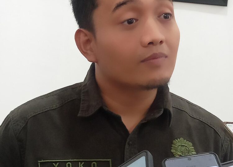 Kasi Intelijen Kejaksaan Negeri Cirebon, Ivan Yoko Wibowo, saat memberikan keterangan pers di kantornya, Kamis (4/1/2023).