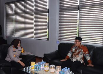 Hari Pertama Kerja, Kapolresta Cirebon Terima Kunjungan Bupati Imron