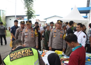 Polres Cirebon Kota Gelar Pemeriksaan Kesehatan Bagi Petugas Sortir dan Pelipat Kertas Suara Pemilu 2024