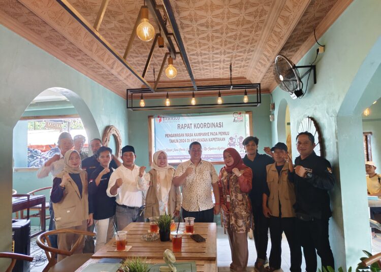 Rapat Koordinasi Pengawasan Kampanye Pemilu 2024 di Kecamatan Kapetakan, Kamis (25/1/2024).*