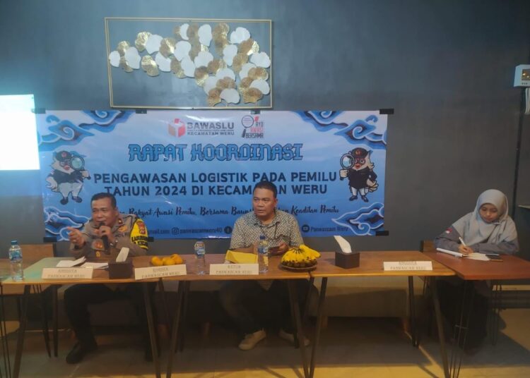 Rapat Koordinasi Pengawasan Logistik Pemilu 2024 Panwascam Weru, Jumat (26/1/2024).*