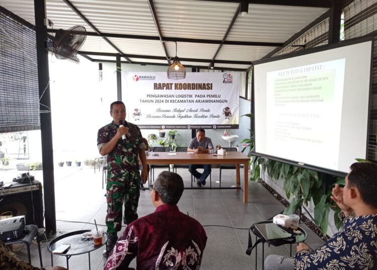 Rapat Koordinasi Pengawasan Logistik Pemilu 2024 Panwascam Arjawinangun, Jumat (26/1/2024).*