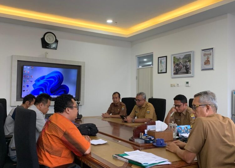 Pj Wali Kota Agus Mulyadi menerima Pengurus SMSI Kota Cirebon di ruang kerja Gedung Setda Kota Cirebon, Selasa (30/1/2024).*