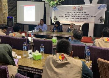 Panwascam Sumber Gelar Rakor Pengawasan Logistik