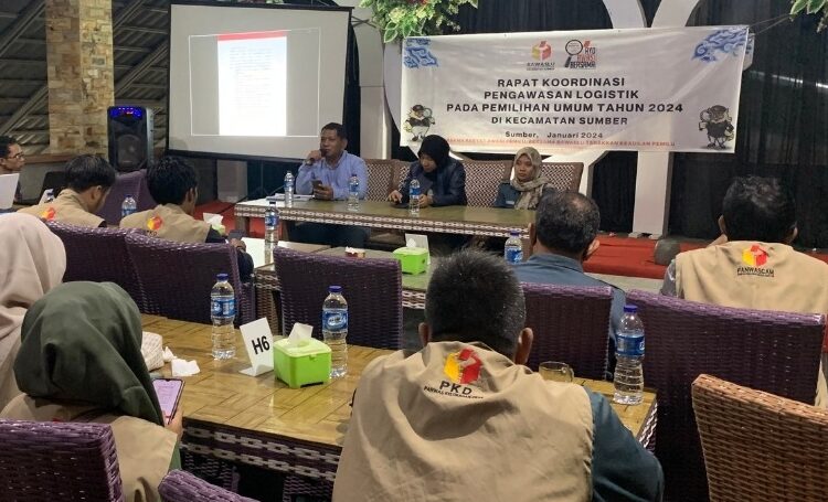 Rapat Koordinasi Pengawasan Logistik Pemilu 2024 Panwascam Sumber, Jumat (26/1/2024).*