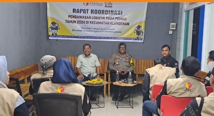 Rapat Koordinasi Pengawasan Logistik Pemilu 2024 Panwascam Klangenan, Jumat (26/1/2024).*