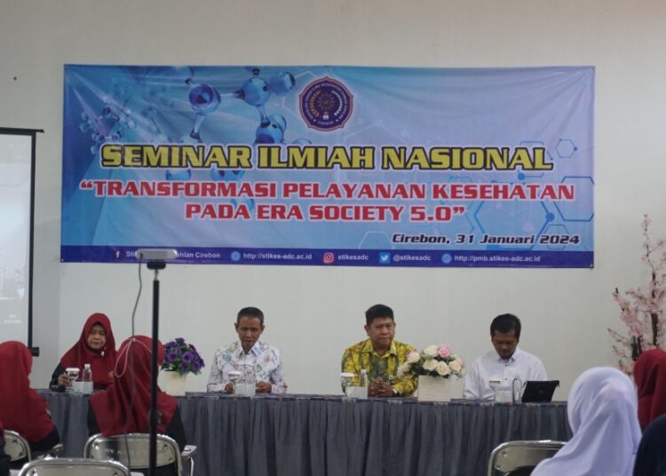 STIKes ADC menggelar Seminar Ilmiah Nasional "Transformasi Pelayanan Kesehatan Pada Era Society 5.0" di Kampus setempat, Rabu (31/1/2024).*