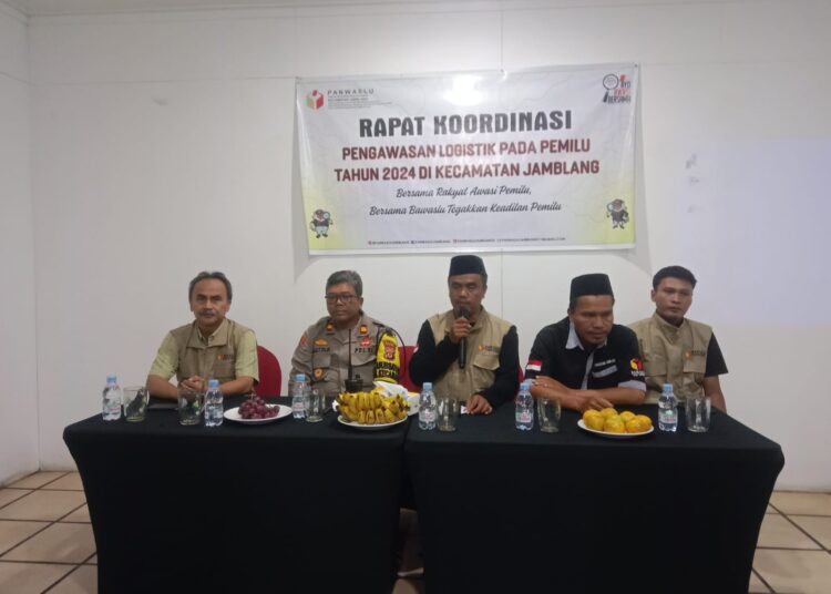 Rapat Koordinasi Pengawasan Logistik Pemilu 2024 Panwascam Jamblang, Jumat (26/1/2024).*