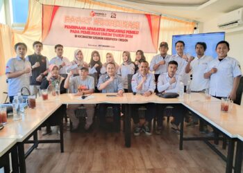 Panwascam Susukan Lakukan Penertiban APK saat Masa Tenang Pemilu 2024