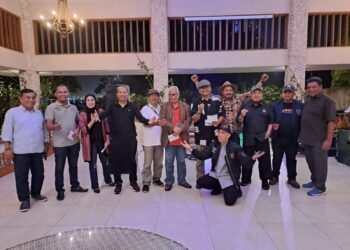 Ketum PWI Pusat Serahkan Hadiah Kepada Pemenang Lomba Puisi Audio Visual HPN 2024