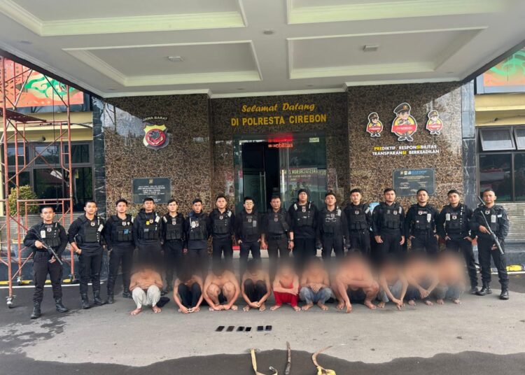 Tim Raimas Macan Kumbang Polresta Cirebon berhasil mengamankan belasan pemuda yang hendak berencana melakukan aksi tawuran di wilayah hukumnya, Minggu (25/2/2024) malam. *Foto: Humas Polresta Cirebon.