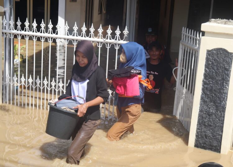 Sejumlah kawasan yang masih terendam air di wilayah timur Kabupaten Cirebon, Rabu (6/3/2024) siang.