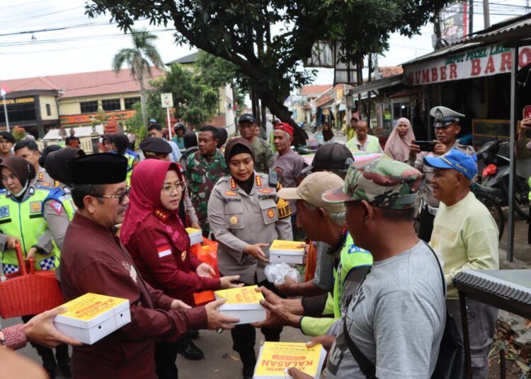 Forkopimda Kabupaten Cirebon, saat menggelar Patroli Ngabuburit Ramadhan, yang digagas Polresta Cirebon, Jumat (15/3/2024).*