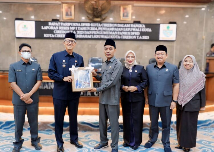 Rapat Paripurna DPRD Penyampaian LKPJ Wali Kota Cirebon Tahun 2023, Kamis (21/3/2024).*