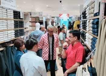 From Tokyo To Cirebon, Gerai Uniqlo CSB Mall Resmi Dibuka