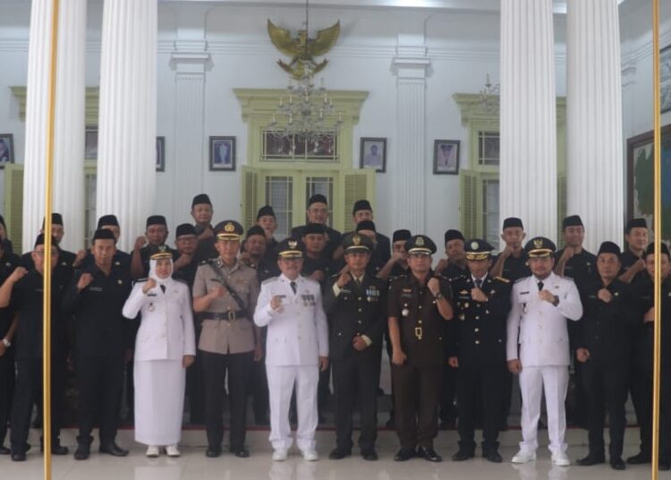 Bupati Cirebon, Imron, usai melakukan "Pengambilan Sumpah dan Pelantikan Pejabat Pimpinan Tinggi Administrator, Pengawas dan Fungsional di lingkungan Pemerintah Kabupaten Cirebon", yang berlangsung di Pendopo Bupati, Kota Cirebon, Jumat (8/3/2024).