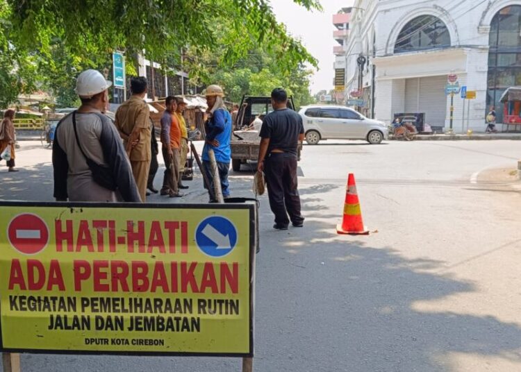 35 Titik Lokasi Jalan Rusak Diperbaiki, Kota Cirebon Siap Dilalui Pemudik.*