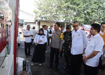 Jelang Lebaran, Forkopimda Kota Cirebon Cek Stok Distribusi Sembako dan Uji Tera BBM