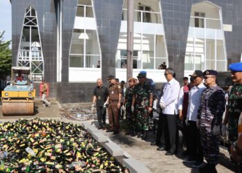 Hasil Ops Pekat, Polres Cirebon Kota Musnahkan Ribuan Botol Miras dan Knalpot tidak Sesuai Spesifikasi