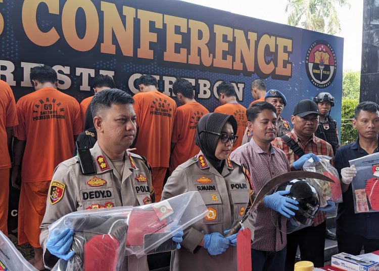 Kapolresta Cirebon, Kombes Sumarni dan jajaran saat melakukan press rilis sejumlah kasus di Mapolresta, Kamis (2/5/2024)./*