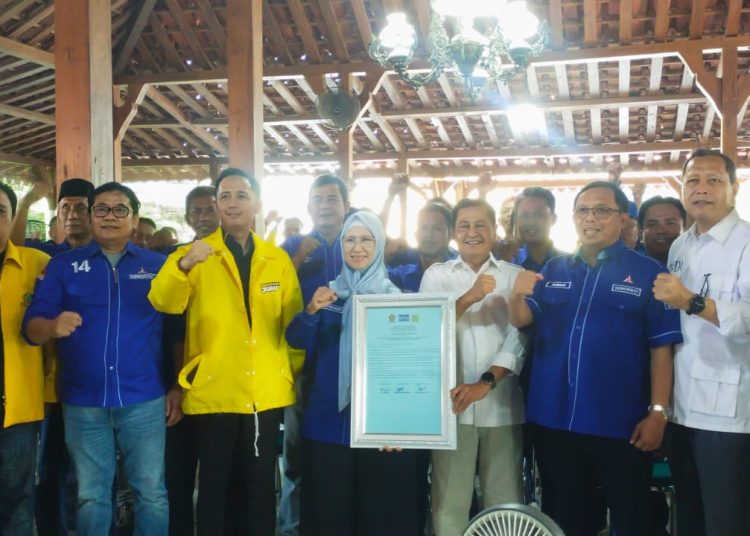 Tiga Parpol di Kabupaten Cirebon menyamakan persepsi dalam koalisi tripartit  jelang Pilkada tahun 2024,  di salahsatu rumah makan di Kecamatan Talun, Kabupaten Cirebon,  Jumat (10/5/2024).