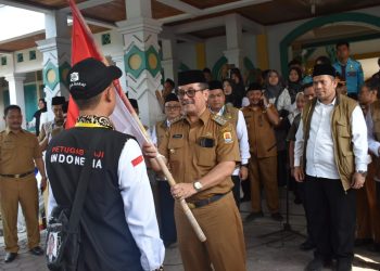 Lepas Keberangkatan Calhaj Asal Kabupaten Cirebon, Bupati Imron Berbagi Pesan kepada Calhaj