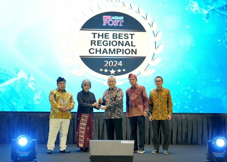 bank bjb meraih 2 penghargaan dari The Asian Post (Infobank Media Group) yaitu Golden Champion Excellent Financial Performance in 5 Consecutive Years 2019-2023 dan Excellent for the Financial Performance During September 2022-2023 dalam ajang The Asian Post The Best Regional Champion 2024: Agility BUMD Keuangan Di Tengah Ketidakpastian Ekonomi yang diselenggarakan pada Jumat (31/5) di The Stone Hotel Kuta, Bali.*