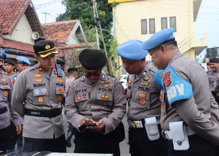 Kepolisian Resor (Polres) Cirebon Kota melalui Sie Propam dengan menggelar operasi Gaktiblin (Penegakan Ketertiban dan Disiplin) bagi seluruh personelnya, Selasa (9/7/24).*