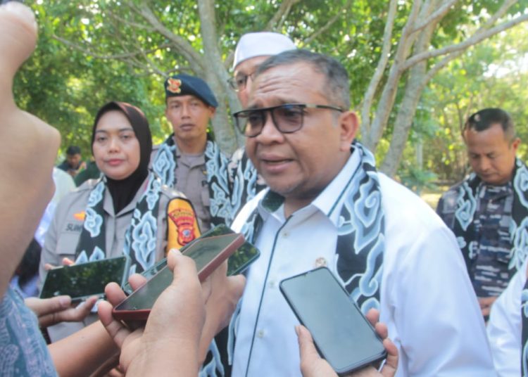 Wakil Menteri Ketenagakerjaan Republik Indonesia, Afriansyah Noor, saat menghadiri peringatan Hari Anak Nasional tingkat Kabupaten Cirebon, di Hutan Kota Sumber, Kecamatan Sumber, Selasa (30-7-2024).