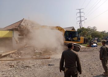 Tanpa Perlawanan, Puluhan Warem di Goa Macan Cirebon Akhirnya Dibongkar