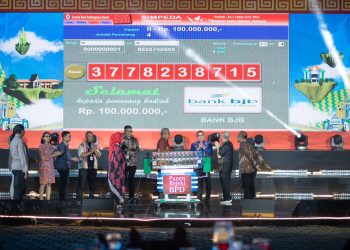 Bank bjb Bersama Asbanda dan BPDSI Sukseskan Penarikan Undian Simpeda di Pontianak