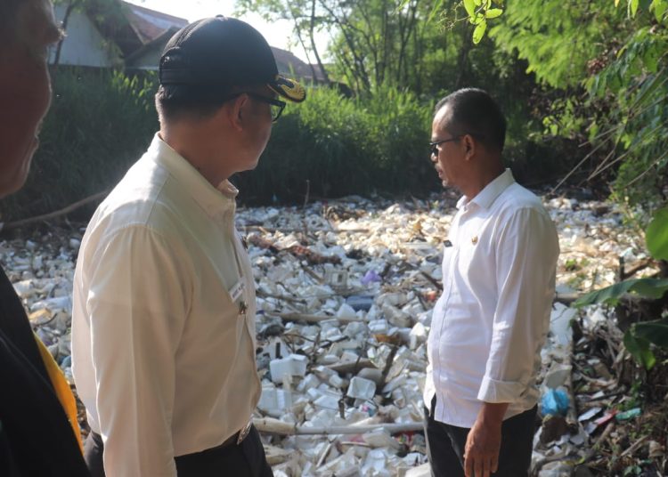 Pemkab Cirebon mengapresiasi pandawaragrup yang menginisiasi pembersihan Pantai Baro Gebang dan segera ditindaklanjuti dengan melibatkan berbagai pihak./*