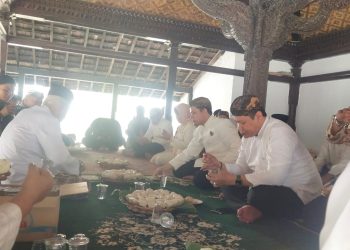 Keraton Kasepuhan Lestarikan Tradisi Apeman