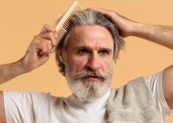 Sebaiknya Dibiarkan, Ini Alasan Uban Tidak Boleh Dicabut