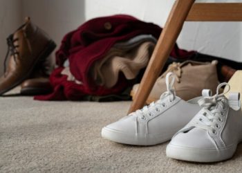 Rahasia Hilangkan Bau Sepatu yang Membandel dengan Cara Sederhana