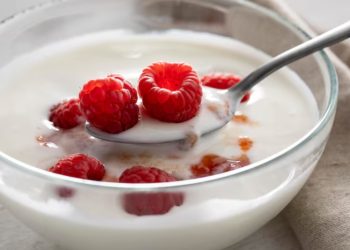 Konsumai Yogurt di Pagi Hari: Sehat atau Berisiko?